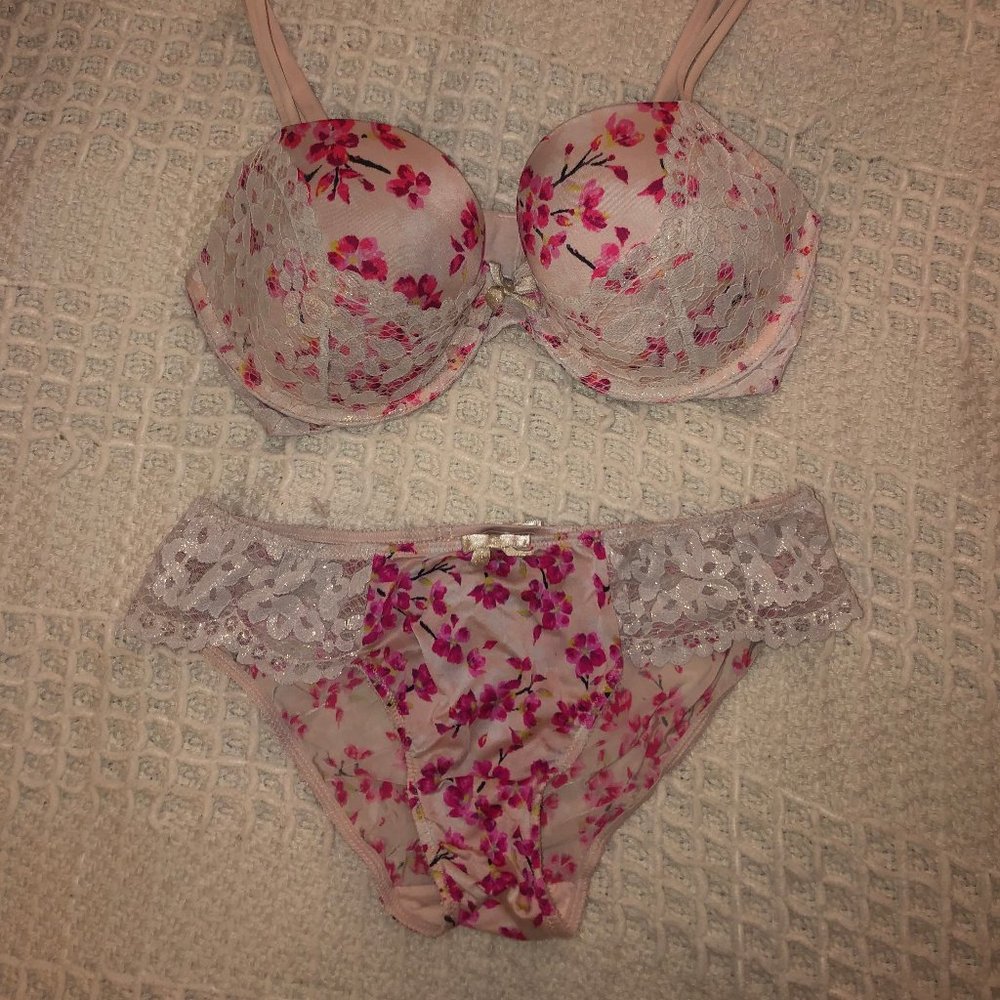 VS Cherry Blossom Lined Demi Set 34DD / M